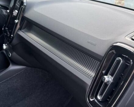 Белый Вольво XC40 Recharge, объемом двигателя 0 л и пробегом 29 тыс. км за 33000 $, фото 26 на Automoto.ua
