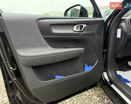 Черный Вольво XC40 Recharge, объемом двигателя 0 л и пробегом 140 тыс. км за 24200 $, фото 27 на Automoto.ua