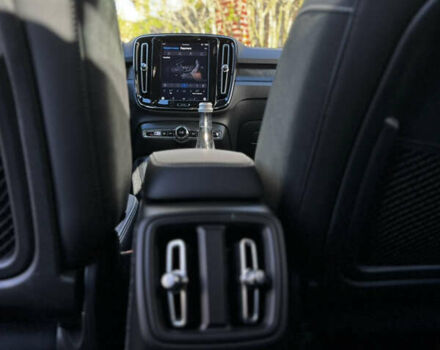 Черный Вольво XC40 Recharge, объемом двигателя 0 л и пробегом 33 тыс. км за 29999 $, фото 35 на Automoto.ua