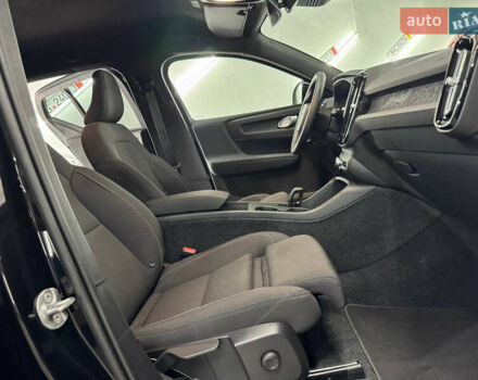 Чорний Вольво XC40 Recharge, об'ємом двигуна 0 л та пробігом 1 тис. км за 30750 $, фото 40 на Automoto.ua