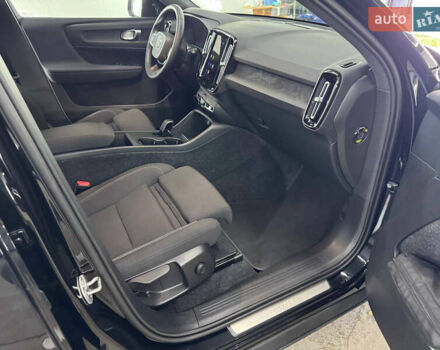 Чорний Вольво XC40 Recharge, об'ємом двигуна 0 л та пробігом 1 тис. км за 30750 $, фото 39 на Automoto.ua