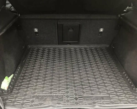 Сірий Вольво XC40 Recharge, об'ємом двигуна 0 л та пробігом 97 тис. км за 26900 $, фото 8 на Automoto.ua