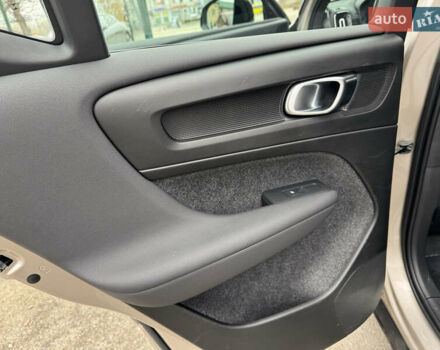 Серый Вольво XC40 Recharge, объемом двигателя 0 л и пробегом 193 тыс. км за 24500 $, фото 33 на Automoto.ua