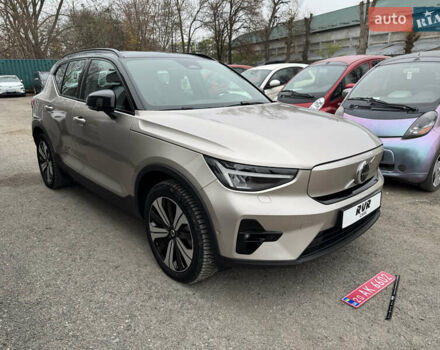Серый Вольво XC40 Recharge, объемом двигателя 0 л и пробегом 193 тыс. км за 24500 $, фото 2 на Automoto.ua
