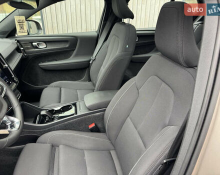 Серый Вольво XC40 Recharge, объемом двигателя 0 л и пробегом 193 тыс. км за 24500 $, фото 11 на Automoto.ua