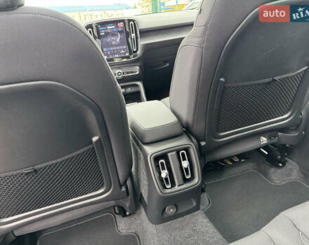 Серый Вольво XC40 Recharge, объемом двигателя 0 л и пробегом 193 тыс. км за 24500 $, фото 32 на Automoto.ua