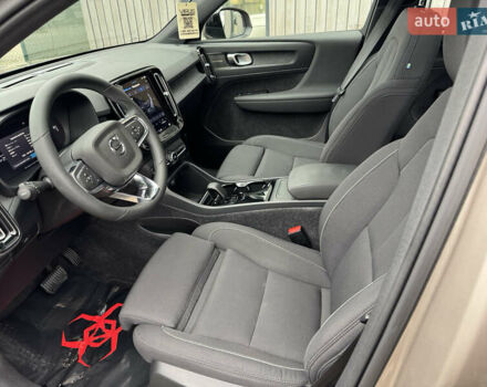 Серый Вольво XC40 Recharge, объемом двигателя 0 л и пробегом 193 тыс. км за 24500 $, фото 13 на Automoto.ua