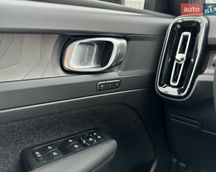 Сірий Вольво XC40 Recharge, об'ємом двигуна 0 л та пробігом 31 тис. км за 31500 $, фото 31 на Automoto.ua