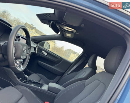Синий Вольво XC40 Recharge, объемом двигателя 0 л и пробегом 23 тыс. км за 25300 $, фото 85 на Automoto.ua