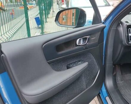 Синий Вольво XC40 Recharge, объемом двигателя 0 л и пробегом 15 тыс. км за 31999 $, фото 7 на Automoto.ua
