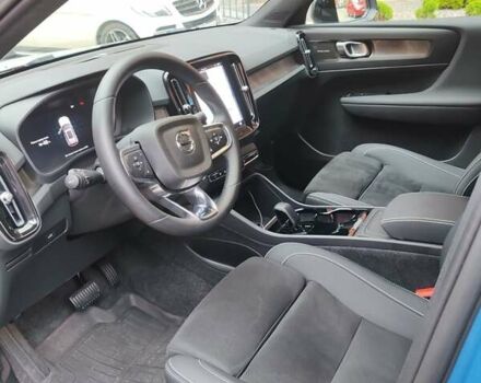 Синий Вольво XC40 Recharge, объемом двигателя 0 л и пробегом 15 тыс. км за 31999 $, фото 5 на Automoto.ua