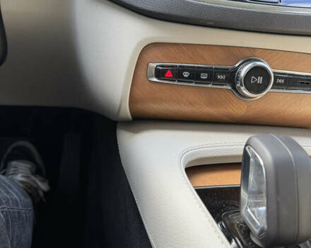 Вольво XC90 Recharge, объемом двигателя 1.97 л и пробегом 99 тыс. км за 48000 $, фото 26 на Automoto.ua