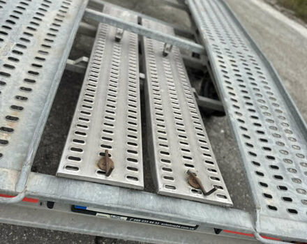 Weekend ВЄ3 2013 у Львові на Automoto.ua Сірий Weekend ВЄ3, об'ємом двигуна 0 л та пробігом 1 тис. км за 2700 $, фото 3 на Automoto.ua