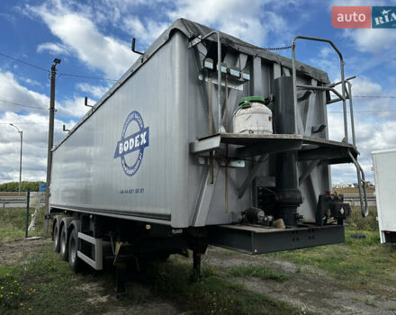 Віелтон НС 2005 у Умани на Automoto.ua Сірий Віелтон НС, об'ємом двигуна 0 л та пробігом 0 тис. км за 27000 $, фото 16 на Automoto.ua