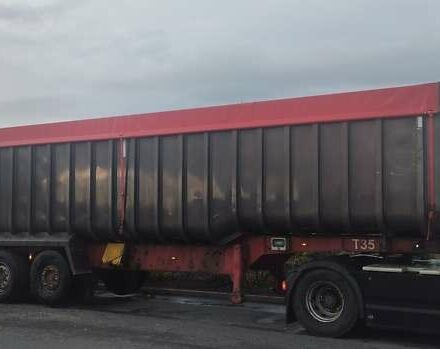 Красный Вилкокс Tipper LTD, объемом двигателя 0 л и пробегом 100 тыс. км за 16500 $, фото 4 на Automoto.ua