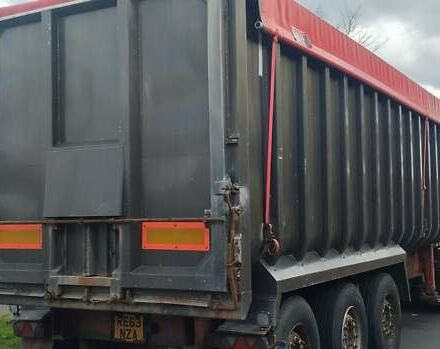 Красный Вилкокс Tipper LTD, объемом двигателя 0 л и пробегом 100 тыс. км за 16500 $, фото 1 на Automoto.ua