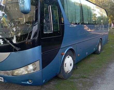 Синий Ютонг 6831, объемом двигателя 5.88 л и пробегом 405 тыс. км за 8000 $, фото 3 на Automoto.ua