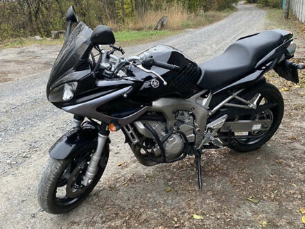 Ямаха ФЗ 2007 в Лубнах на Automoto.ua Красный Ямаха ФЗ, объемом двигателя 0.6 л и пробегом 18 тыс. км за 5050 $, фото 1 на Automoto.ua