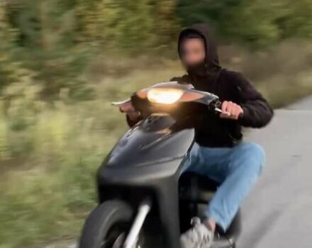 Черный Ямаха Джог, объемом двигателя 0.49 л и пробегом 600 тыс. км за 319 $, фото 1 на Automoto.ua