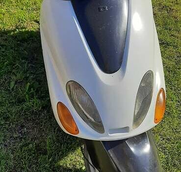 Белый Ямаха Маджести, объемом двигателя 0 л и пробегом 36 тыс. км за 350 $, фото 1 на Automoto.ua