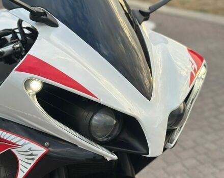 Білий Ямаха R1, об'ємом двигуна 1 л та пробігом 18 тис. км за 11500 $, фото 17 на Automoto.ua