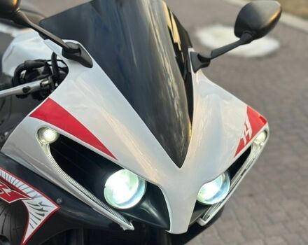 Білий Ямаха R1, об'ємом двигуна 1 л та пробігом 18 тис. км за 11500 $, фото 19 на Automoto.ua