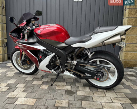 Ямаха Р1 2004 в Новомосковске на Automoto.ua Красный Ямаха Р1, объемом двигателя 1 л и пробегом 30 тыс. км за 7000 $, фото 4 на Automoto.ua