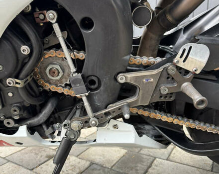 Ямаха Р1 2004 в Новомосковске на Automoto.ua Красный Ямаха Р1, объемом двигателя 1 л и пробегом 30 тыс. км за 7000 $, фото 13 на Automoto.ua