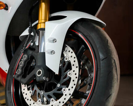 Ямаха R1, об'ємом двигуна 1 л та пробігом 16 тис. км за 12000 $, фото 14 на Automoto.ua