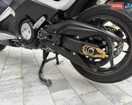 Білий Ямаха T-max, об'ємом двигуна 0.53 л та пробігом 17 тис. км за 3950 $, фото 6 на Automoto.ua