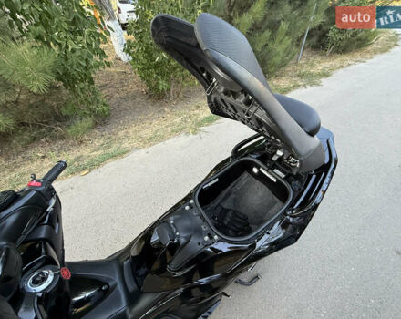 Черный Ямаха Т-макс, объемом двигателя 0.5 л и пробегом 19 тыс. км за 5999 $, фото 44 на Automoto.ua