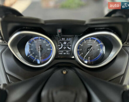 Ямаха T-max, об'ємом двигуна 0.53 л та пробігом 21 тис. км за 12300 $, фото 39 на Automoto.ua