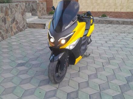 Ямаха T-max 2010 у Чернівцях на Automoto.ua Ямаха T-max, об'ємом двигуна 0 л та пробігом 400 тис. км за 2200 $, фото 1 на Automoto.ua