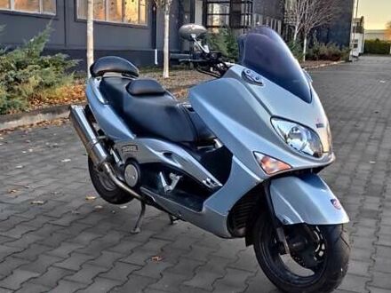Ямаха T-max 2003 у Белой Церкве на Automoto.ua Сірий Ямаха T-max, об'ємом двигуна 0 л та пробігом 22 тис. км за 4150 $, фото 1 на Automoto.ua