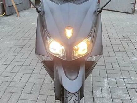 Ямаха Т-макс 2013 в Виннице на Automoto.ua Серый Ямаха Т-макс, объемом двигателя 0.53 л и пробегом 23 тыс. км за 7500 $, фото 1 на Automoto.ua