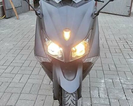 Сірий Ямаха T-max, об'ємом двигуна 0.53 л та пробігом 23 тис. км за 7500 $, фото 1 на Automoto.ua