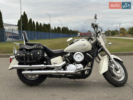 Ямаха Drag Star 1100 2002 в Яготине на Automoto.ua Белый Ямаха Drag Star 1100, объемом двигателя 1.1 л и пробегом 30 тыс. км за 6300 $, фото 1 на Automoto.ua