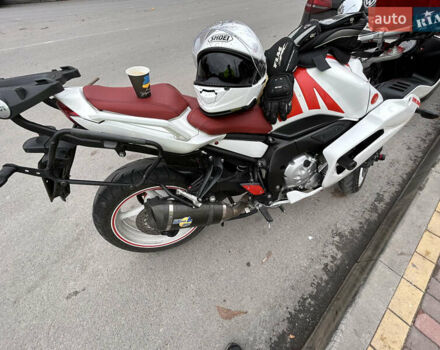 Белый Ямаха FZ-1, объемом двигателя 1 л и пробегом 36 тыс. км за 8500 $, фото 2 на Automoto.ua
