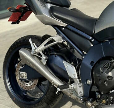 Серый Ямаха FZ-1, объемом двигателя 1 л и пробегом 33 тыс. км за 6600 $, фото 2 на Automoto.ua