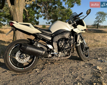 Білий Ямаха FZ1 Fazer, об'ємом двигуна 1 л та пробігом 25 тис. км за 6500 $, фото 4 на Automoto.ua