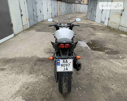 Белый Ямаха FZ1 Fazer, объемом двигателя 1 л и пробегом 2 тыс. км за 8500 $, фото 8 на Automoto.ua