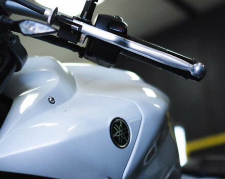 Білий Ямаха FZ1 Fazer, об'ємом двигуна 1 л та пробігом 12 тис. км за 8000 $, фото 6 на Automoto.ua