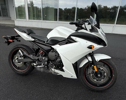 Белый Ямаха FZ6, объемом двигателя 0.6 л и пробегом 26 тыс. км за 6400 $, фото 9 на Automoto.ua