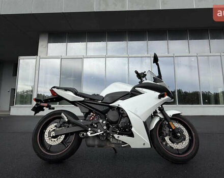 Белый Ямаха FZ6, объемом двигателя 0.6 л и пробегом 26 тыс. км за 6400 $, фото 1 на Automoto.ua