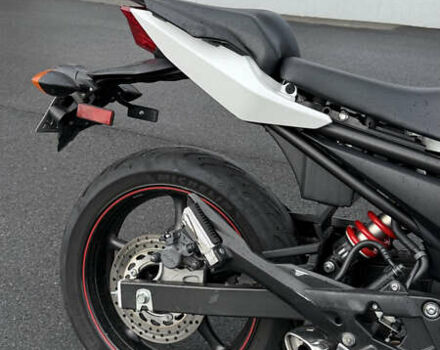 Белый Ямаха FZ6, объемом двигателя 0.6 л и пробегом 26 тыс. км за 6400 $, фото 10 на Automoto.ua