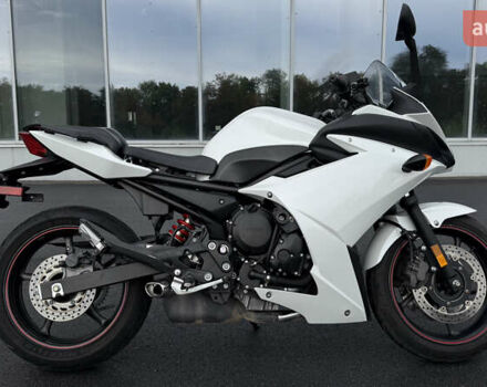 Белый Ямаха FZ6, объемом двигателя 0.6 л и пробегом 26 тыс. км за 6400 $, фото 2 на Automoto.ua