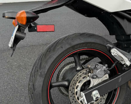 Белый Ямаха FZ6, объемом двигателя 0.6 л и пробегом 26 тыс. км за 6400 $, фото 12 на Automoto.ua