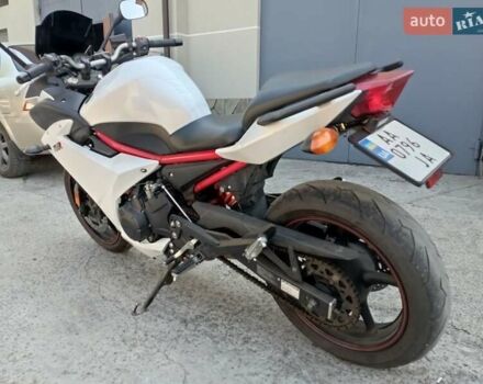 Белый Ямаха FZ6, объемом двигателя 0.6 л и пробегом 30 тыс. км за 5700 $, фото 1 на Automoto.ua