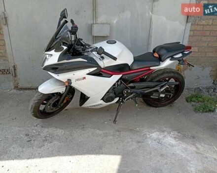 Белый Ямаха FZ6, объемом двигателя 0.6 л и пробегом 30 тыс. км за 5700 $, фото 4 на Automoto.ua