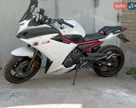 Белый Ямаха FZ6, объемом двигателя 0.6 л и пробегом 30 тыс. км за 5700 $, фото 6 на Automoto.ua